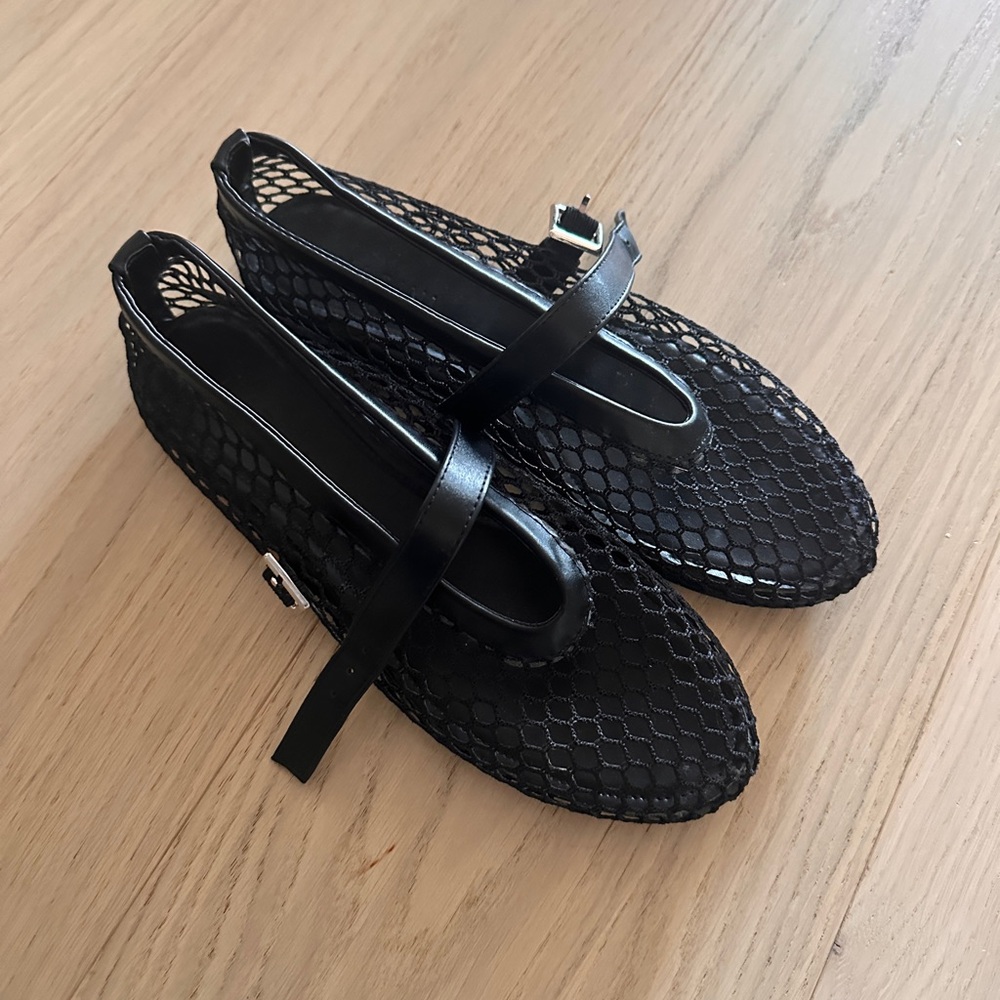 Source Unknown mesh flats - in style of ALAÏA